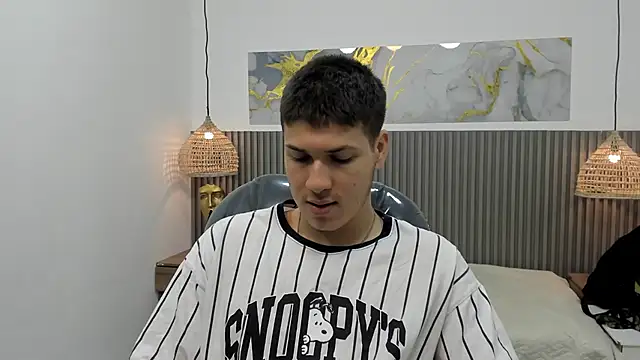 AlessandroFranco online show from April 2026 01:27:01 PM