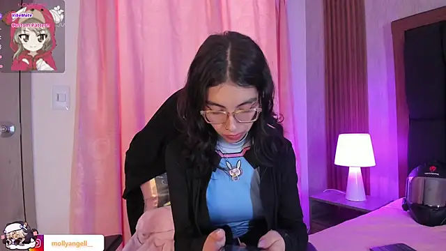 Snapshot of Molly_A chatting on April 2026 03:31:01 PM Molly A online show from April 2026 03:31:01 PM