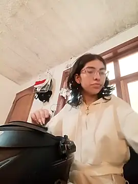 Snapshot of Molly_A chatting on April 2026 03:32:02 PM Molly A online show from April 2026 03:32:02 PM