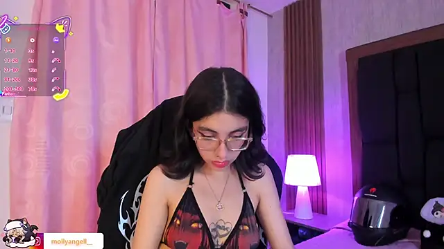 Snapshot of Molly_A chatting on April 2026 07:58:01 PM Molly A online show from April 2026 07:58:01 PM