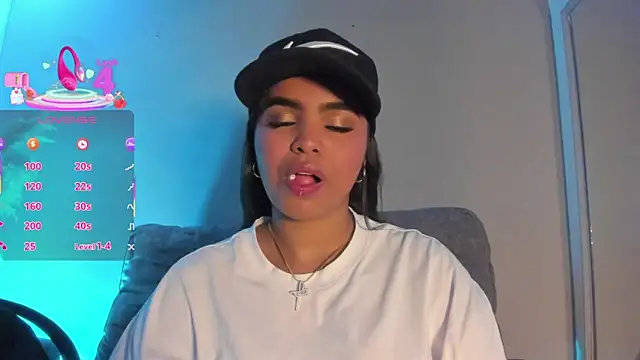 Snapshot of ZoeyMonroe_ chatting on June 2026 04:02:01 AM ZoeyMonroe online show from June 2026 04:02:01 AM