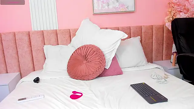 Snapshot of Skarlet_Kiss chatting on April 2026 09:39:33 PM Skarlet Kiss online show from April 2026 09:39:33 PM