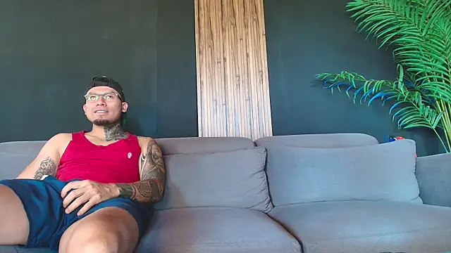 Snapshot of angelstream chatting on April 2026 01:05:02 PM angelstream online show from April 2026 01:05:02 PM