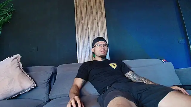 Snapshot of angelstream chatting on April 2026 12:51:02 PM angelstream online show from April 2026 12:51:02 PM