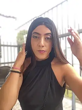 Snapshot of Electra_Pinkk chatting on April 2026 01:33:02 PM Electra Pinkk online show from April 2026 01:33:02 PM