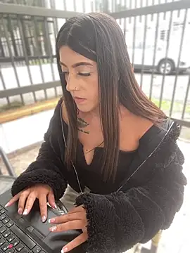 Snapshot of Electra_Pinkk chatting on April 2026 08:09:02 PM Electra Pinkk online show from April 2026 08:09:02 PM