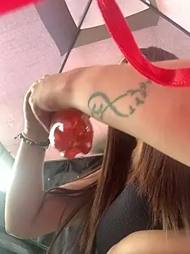 Snapshot of Electra_Pinkk chatting on April 2026 02:18:01 PM Electra Pinkk online show from April 2026 02:18:01 PM