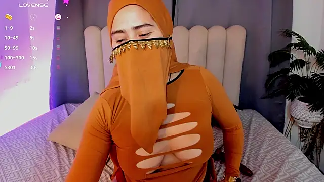 Snapshot of bahiya_aziz chatting on April 2026 01:56:02 PM bahiya aziz online show from April 2026 01:56:02 PM