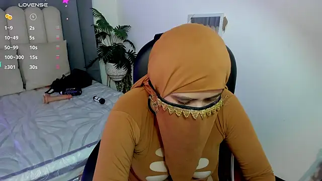 Snapshot of bahiya_aziz chatting on June 2026 01:05:02 PM bahiya aziz online show from June 2026 01:05:02 PM