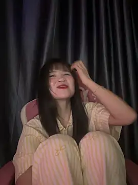 Snapshot of Cum-withyou chatting on April 2026 05:52:01 AM Cum-withyou online show from April 2026 05:52:01 AM