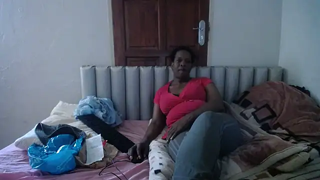 Snapshot of JoycyQueen chatting on April 2026 10:40:02 AM JoycyQueen online show from April 2026 10:40:02 AM