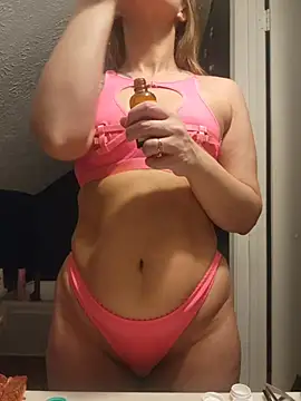 NicolePearl online show from April 2026 01:00:01 AM