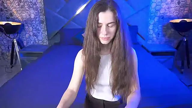 LittleJulii online show from March 2026 04:00:01 PM