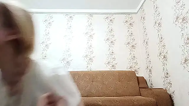 Snapshot of MandyKeiter chatting on March 2026 06:33:01 PM MandyKeiter online show from March 2026 06:33:01 PM