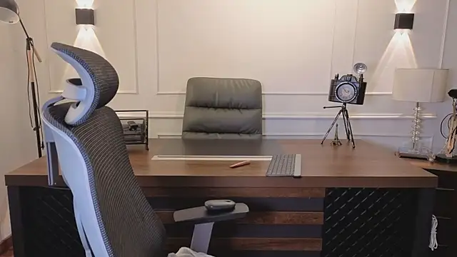 Snapshot of megan_vg chatting on April 2026 11:43:01 AM megan vg online show from April 2026 11:43:01 AM