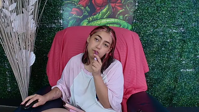 Snapshot of PinkyyPieee_ chatting on March 2026 01:11:02 PM PinkyyPieee online show from March 2026 01:11:02 PM