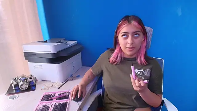 Snapshot of PinkyyPieee_ chatting on April 2026 03:01:01 PM PinkyyPieee online show from April 2026 03:01:01 PM