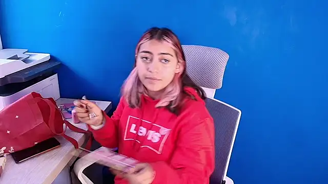 Snapshot of PinkyyPieee_ chatting on April 2026 12:07:02 PM PinkyyPieee online show from April 2026 12:07:02 PM