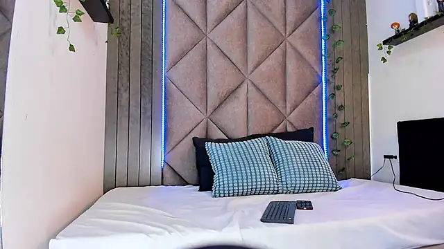 Snapshot of Meganlove__ chatting on April 2026 02:53:02 AM Meganlove online show from April 2026 02:53:02 AM