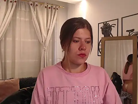 Snapshot of Moonna_linnda chatting on March 2026 01:28:02 PM Moonna linnda online show from March 2026 01:28:02 PM