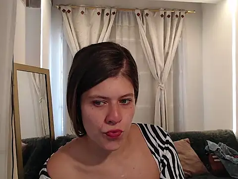 Snapshot of Moonna_linnda chatting on March 2026 01:39:01 PM Moonna linnda online show from March 2026 01:39:01 PM