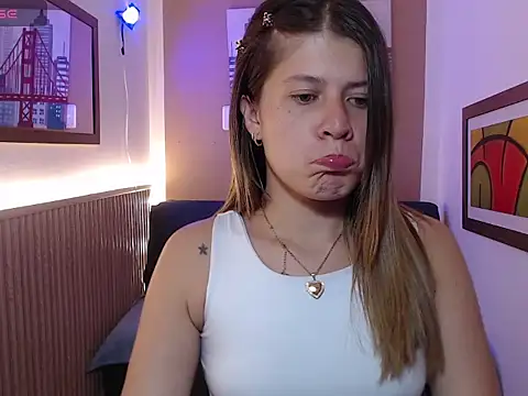 Snapshot of Moonna_linnda chatting on April 2026 07:26:01 PM Moonna linnda online show from April 2026 07:26:01 PM