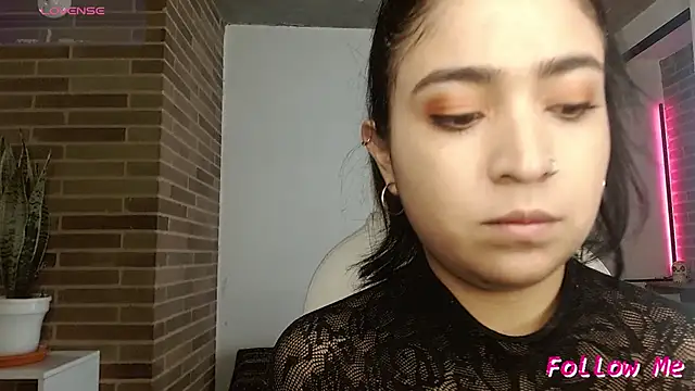 Snapshot of sweet-little chatting on March 2026 04:23:01 PM sweet-little online show from March 2026 04:23:01 PM