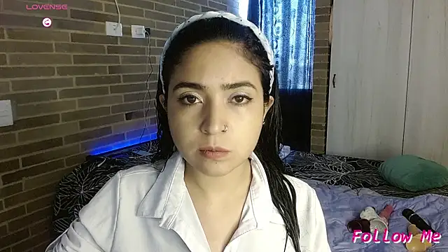 Snapshot of sweet-little chatting on March 2026 02:00:01 PM sweet-little online show from March 2026 02:00:01 PM