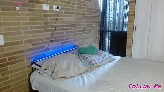 Snapshot of sweet-little chatting on March 2026 02:49:02 PM sweet-little online show from March 2026 02:49:02 PM