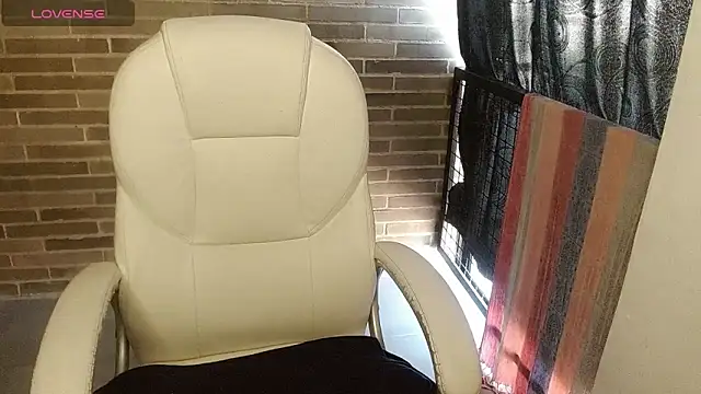 Snapshot of sweet-little chatting on April 2026 12:07:01 PM sweet-little online show from April 2026 12:07:01 PM