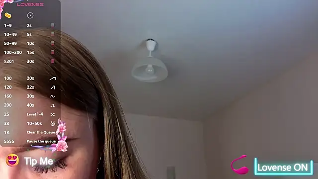 Snapshot of BlondeLina chatting on May 2026 04:52:01 AM BlondeLina online show from May 2026 04:52:01 AM