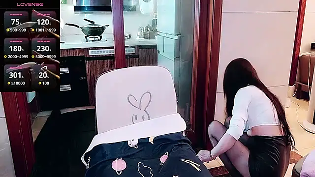 Snapshot of nuanuanbaobei chatting on April 2026 06:28:02 AM nuanuanbaobei online show from April 2026 06:28:02 AM