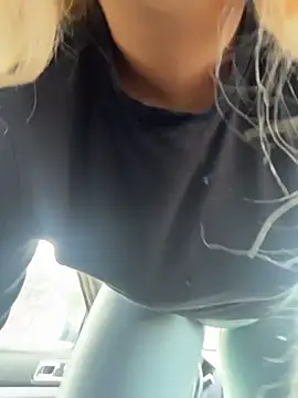 Snapshot of mxmxee chatting on March 2026 03:01:02 PM mxmxee online show from March 2026 03:01:02 PM