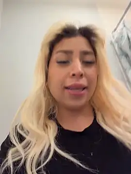 Snapshot of mxmxee chatting on March 2026 03:06:02 AM mxmxee online show from March 2026 03:06:02 AM