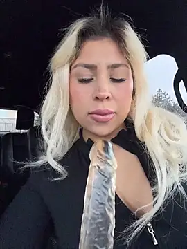 Snapshot of mxmxee chatting on April 2026 11:02:02 PM mxmxee online show from April 2026 11:02:02 PM