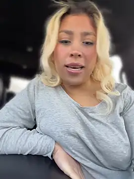 Snapshot of mxmxee chatting on April 2026 03:23:01 PM mxmxee online show from April 2026 03:23:01 PM