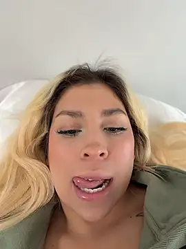 Snapshot of mxmxee chatting on April 2026 10:58:02 PM mxmxee online show from April 2026 10:58:02 PM