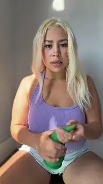 Snapshot of mxmxee chatting on April 2026 02:18:01 PM mxmxee online show from April 2026 02:18:01 PM