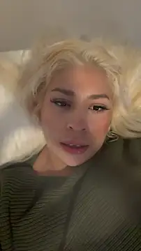 Snapshot of mxmxee chatting on April 2026 03:37:02 AM mxmxee online show from April 2026 03:37:02 AM