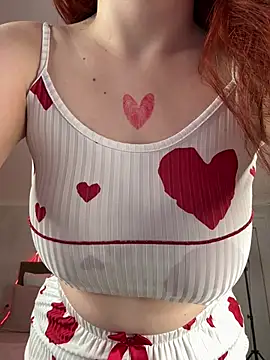 Snapshot of RedheadQueen_ chatting on April 2026 02:07:02 PM RedheadQueen online show from April 2026 02:07:02 PM