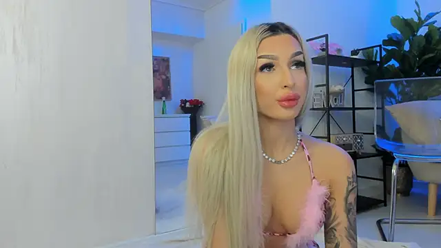 Snapshot of ArianaXO_ chatting on April 2026 05:30:01 AM ArianaXO online show from April 2026 05:30:01 AM