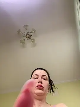 Snapshot of Cutee_Erika chatting on April 2026 07:13:01 AM Cutee Erika online show from April 2026 07:13:01 AM