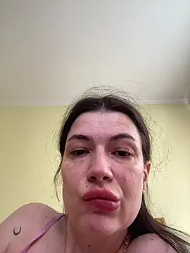 Snapshot of Cutee_Erika chatting on April 2026 07:07:01 AM Cutee Erika online show from April 2026 07:07:01 AM