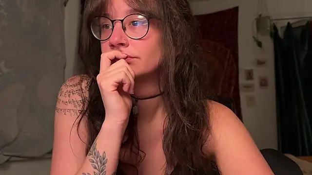 Snapshot of nyxo_ chatting on April 2026 06:50:01 PM nyxo online show from April 2026 06:50:01 PM