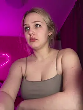 Snapshot of keeeessyyy chatting on March 2026 02:44:01 AM keeeessyyy online show from March 2026 02:44:01 AM