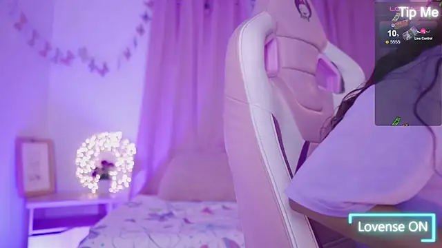 Snapshot of nahomy_2308 chatting on April 2026 11:43:01 AM nahomy 2308 online show from April 2026 11:43:01 AM