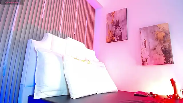 Snapshot of ZafiroCat chatting on March 2026 05:00:02 AM ZafiroCat online show from March 2026 05:00:02 AM