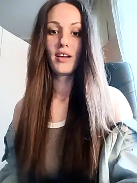 LunaCrystall online show from April 2026 04:01:01 PM