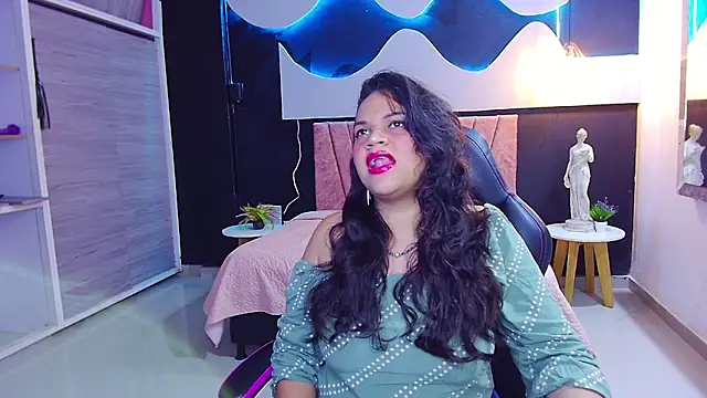 Snapshot of scarlettt__joness chatting on April 2026 02:14:02 AM scarlettt joness online show from April 2026 02:14:02 AM