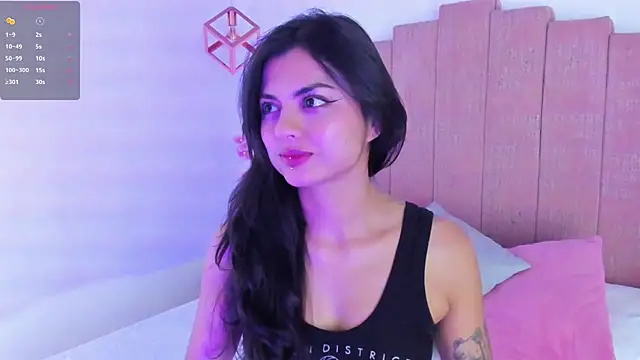 Snapshot of Zoee_Kravitz chatting on April 2026 09:04:02 PM Zoee Kravitz online show from April 2026 09:04:02 PM